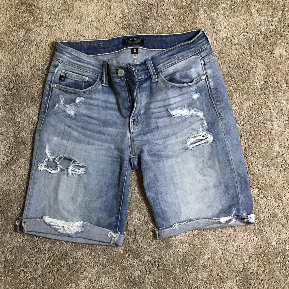 Destroyed Bermuda denim shorts